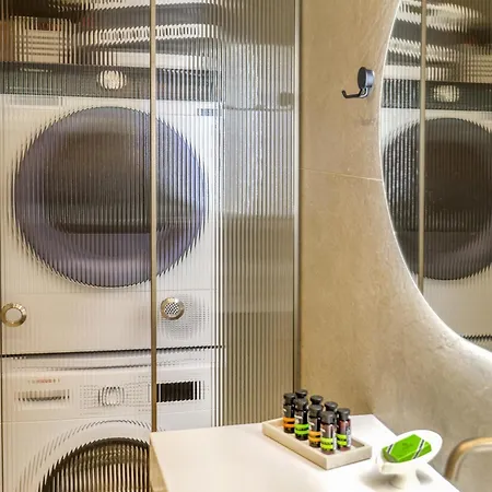 Thea אואוראנואופולי